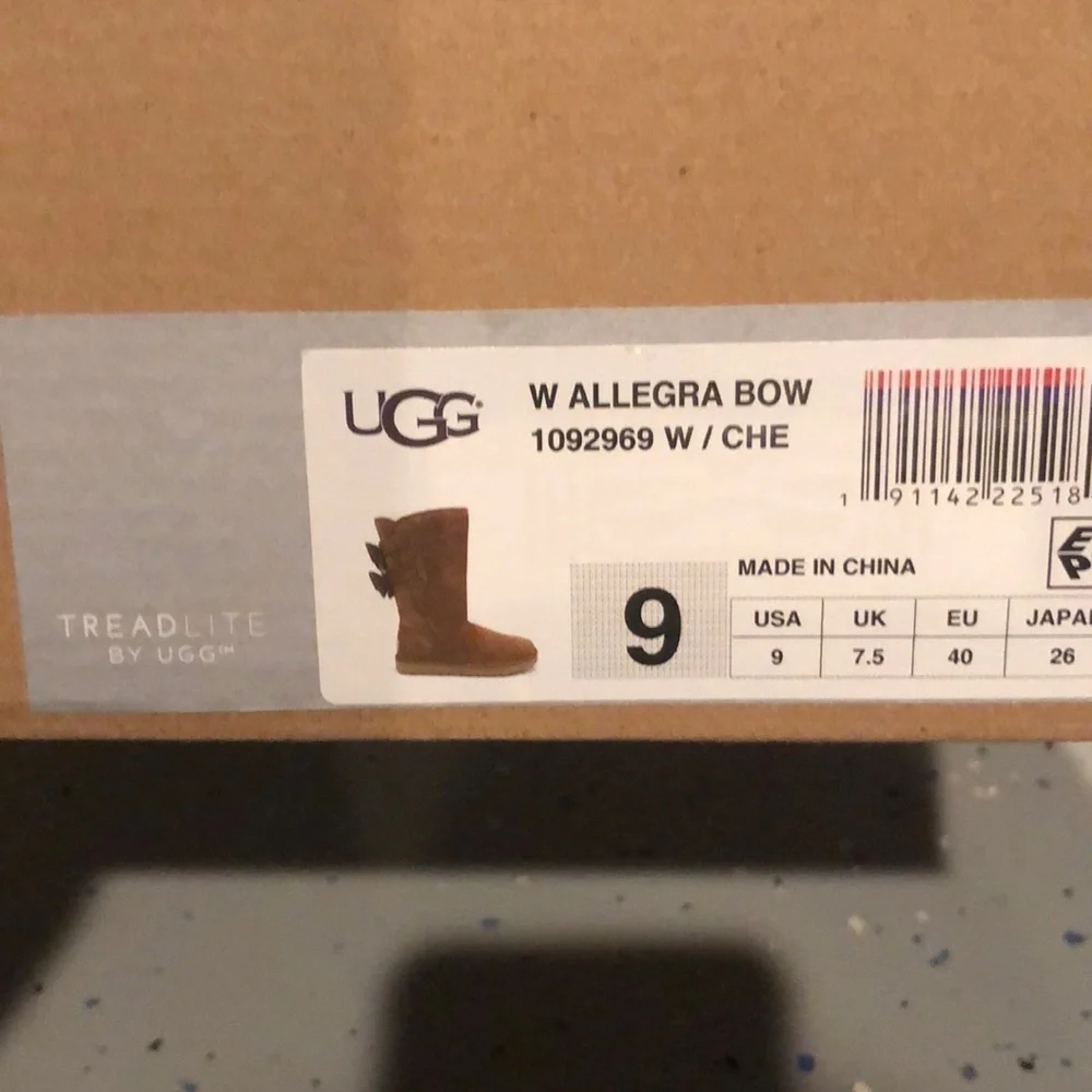 👢👢New in Box UGG Allegra Double Bow Chestnut tall  Boots size9